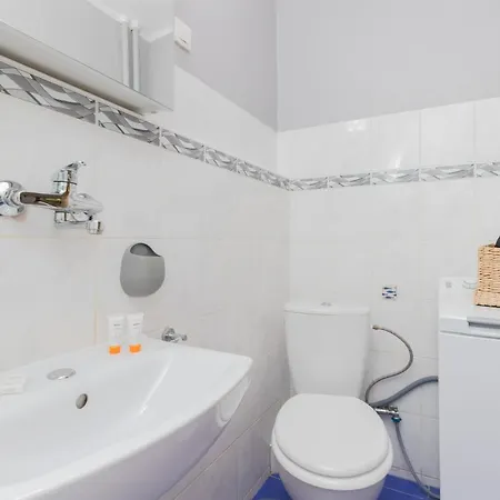 Apartment Bay By Renters *